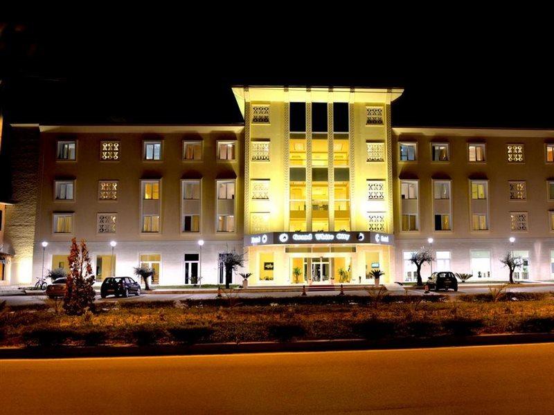 Grand White City Hotel Berat Dış mekan fotoğraf