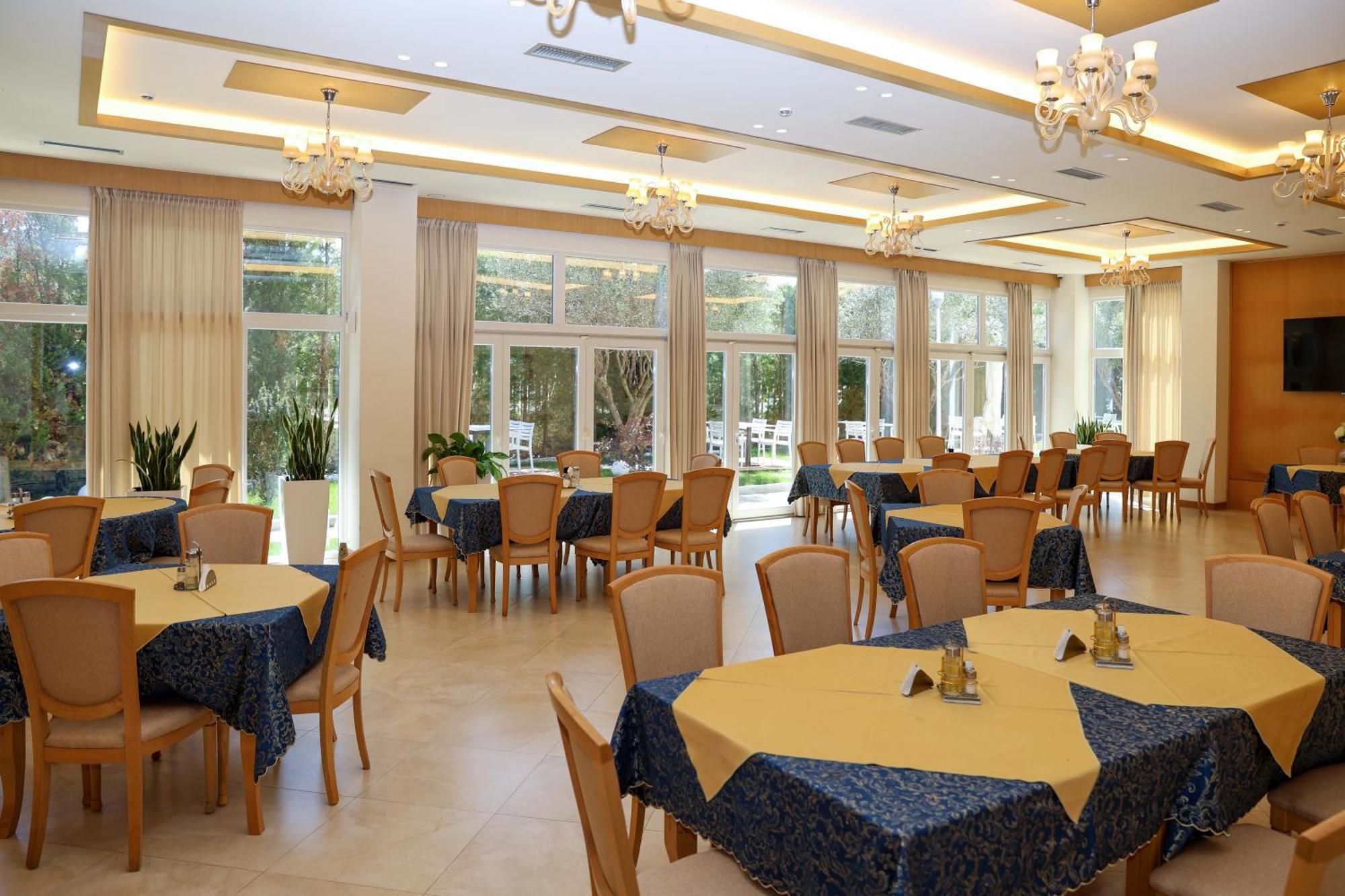 Grand White City Hotel Berat Dış mekan fotoğraf