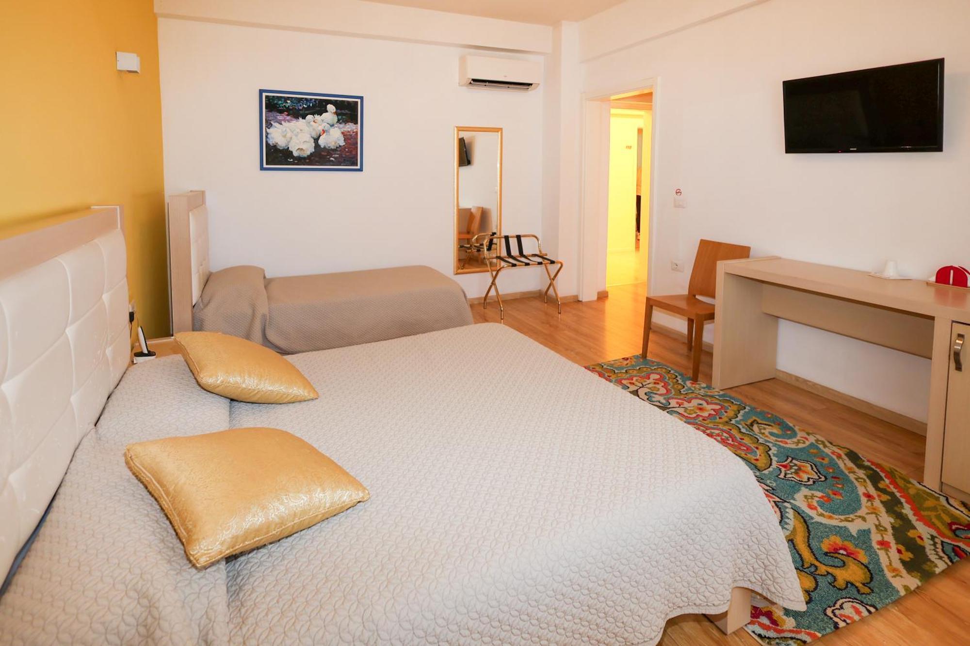 Grand White City Hotel Berat Dış mekan fotoğraf