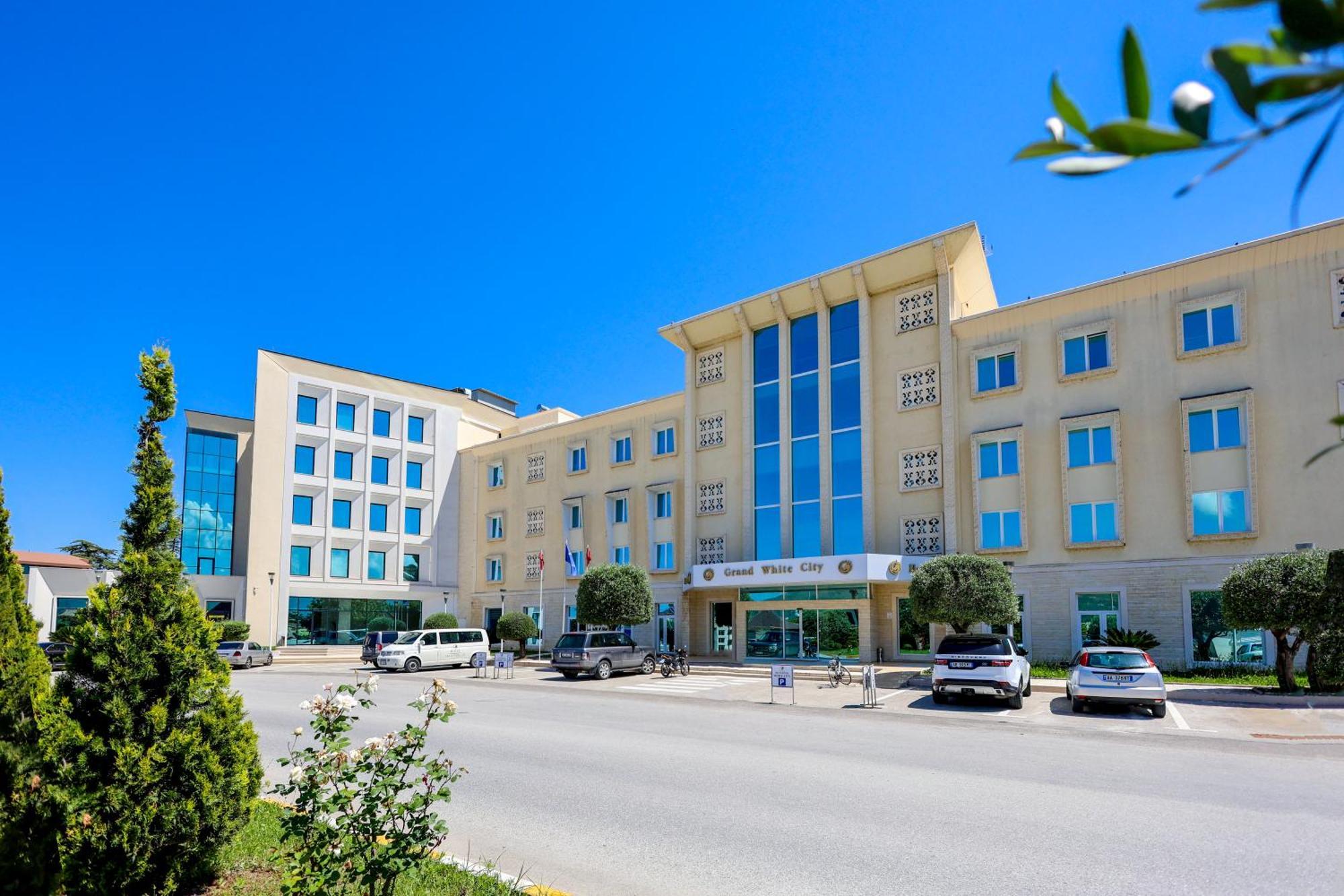 Grand White City Hotel Berat Dış mekan fotoğraf