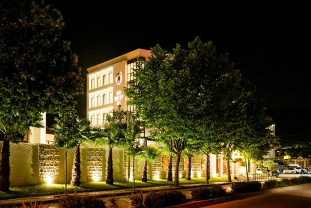 Grand White City Hotel Berat Dış mekan fotoğraf